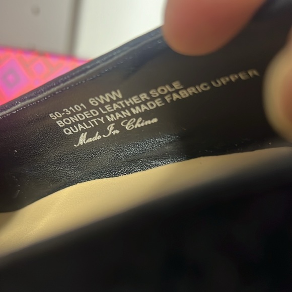 NWOT Bella Vita Bow Velvet Chunk Heels - Picture 8 of 8